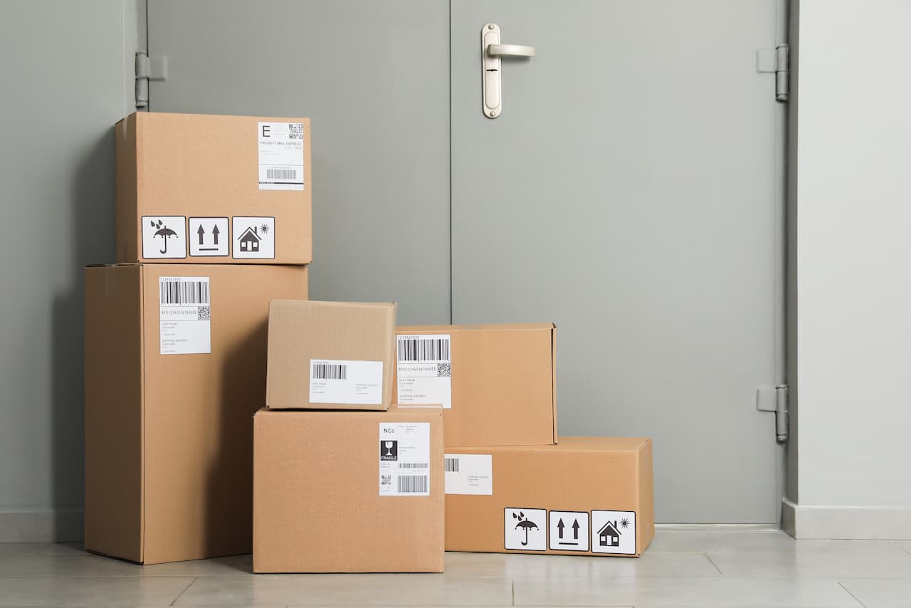 Cajas etiquetadas con etiquetas térmicas PREMCO
