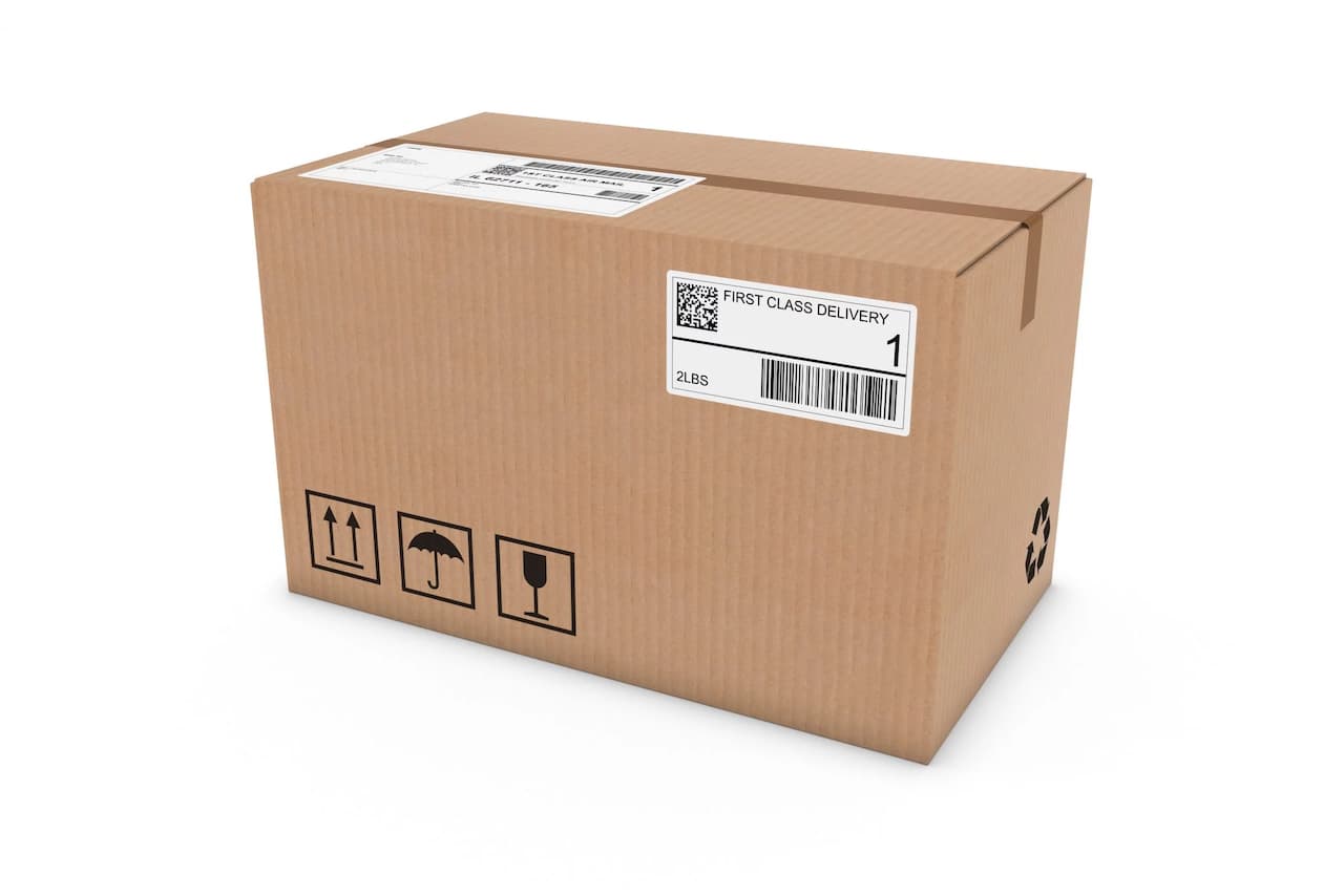 Caja etiquetada con etiquetas térmicas PREMCO